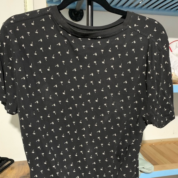 Old navy t-shirt small - Picture 2 of 3